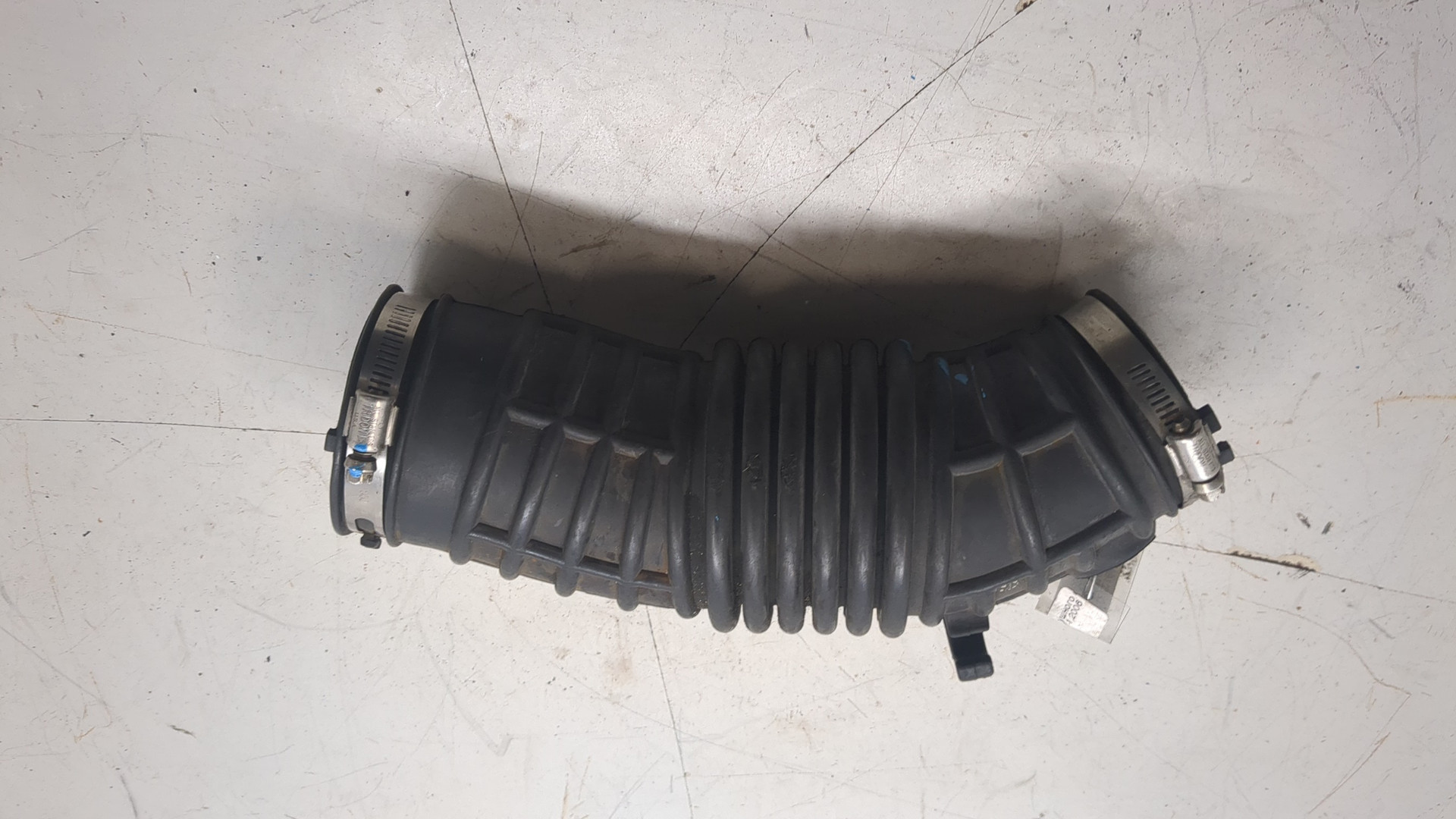 Патрубок воздушного фильтра