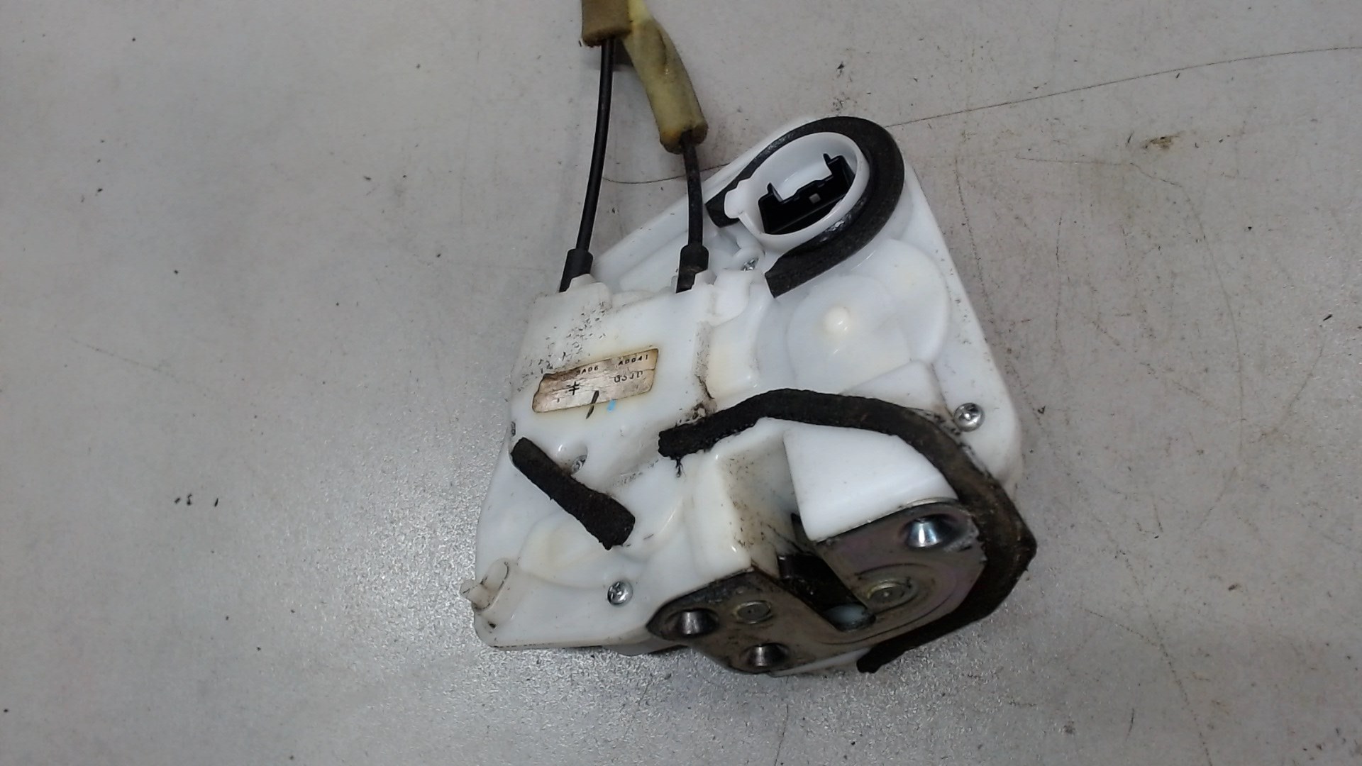 Замок двери задней правой