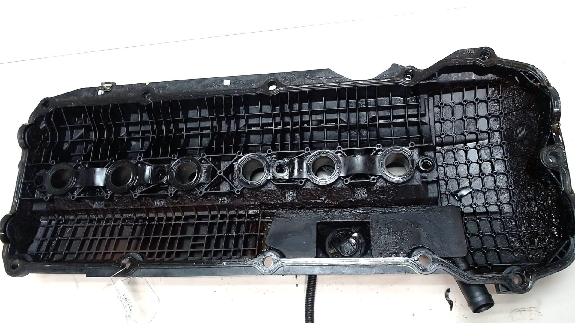 Крышка клапанная ГБЦ для X3 E83 2004-2010