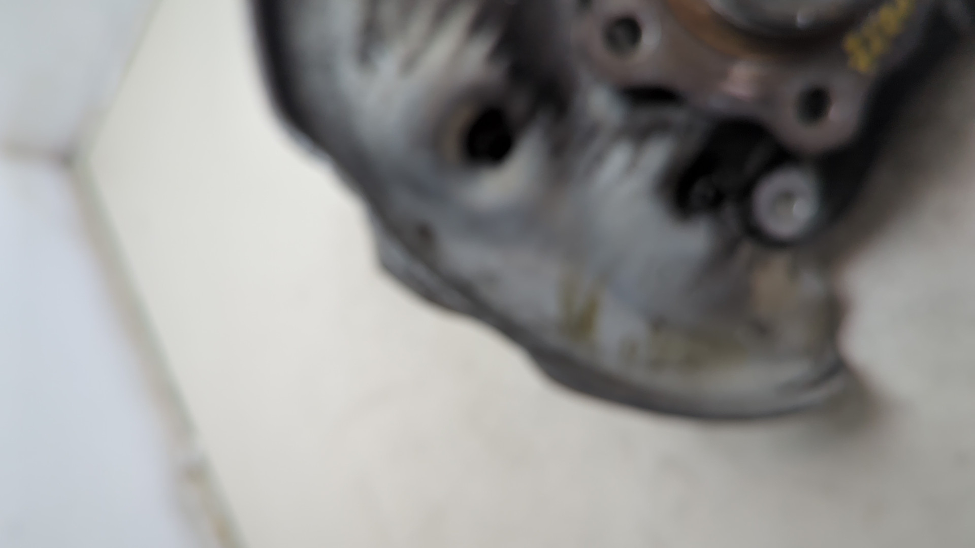 Кулак поворотный задний левый