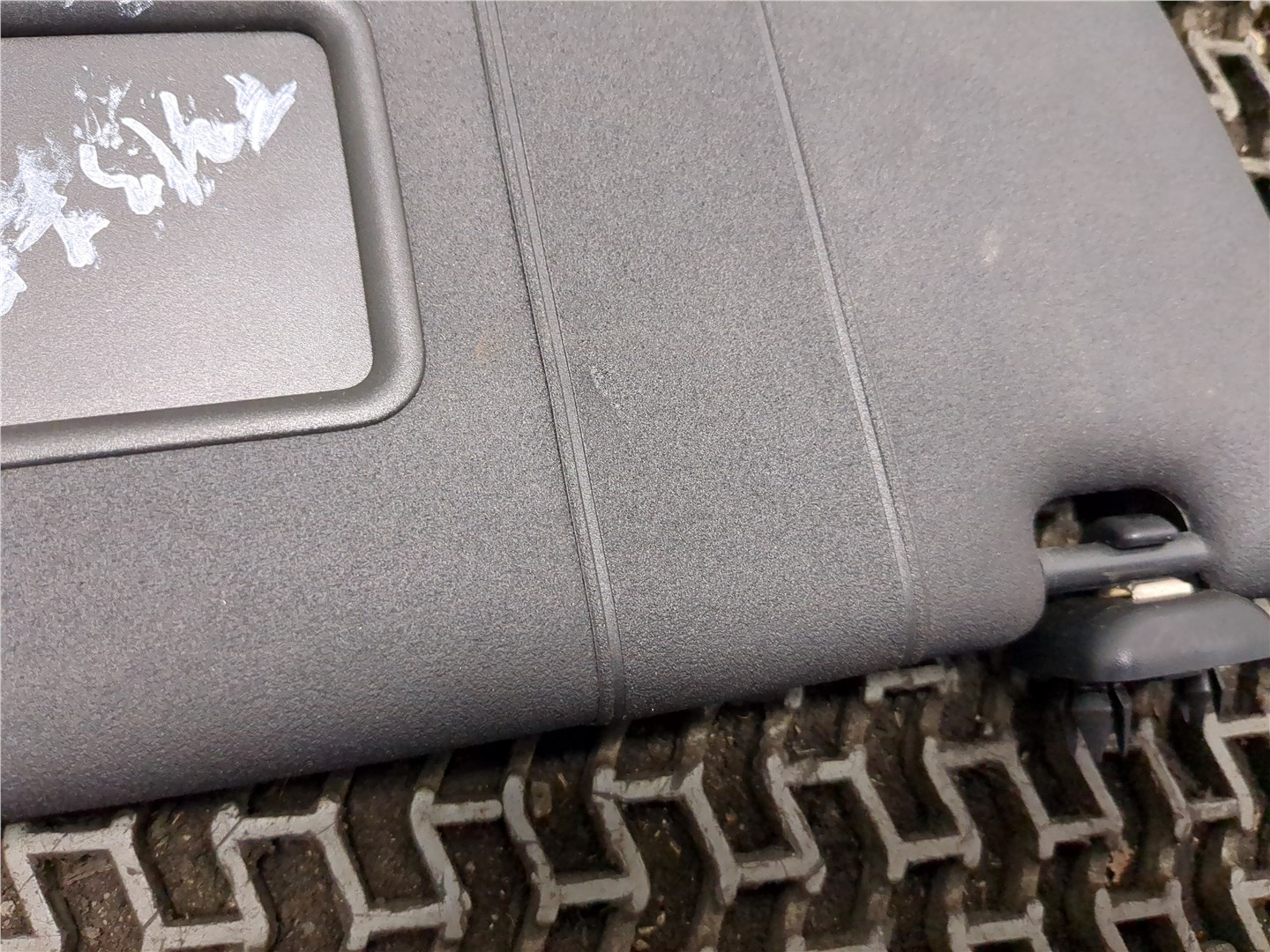 Козырек солнцезащитный