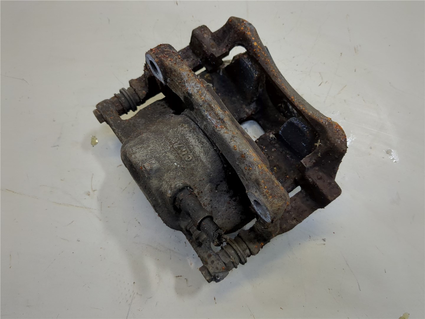 Суппорт передний левый