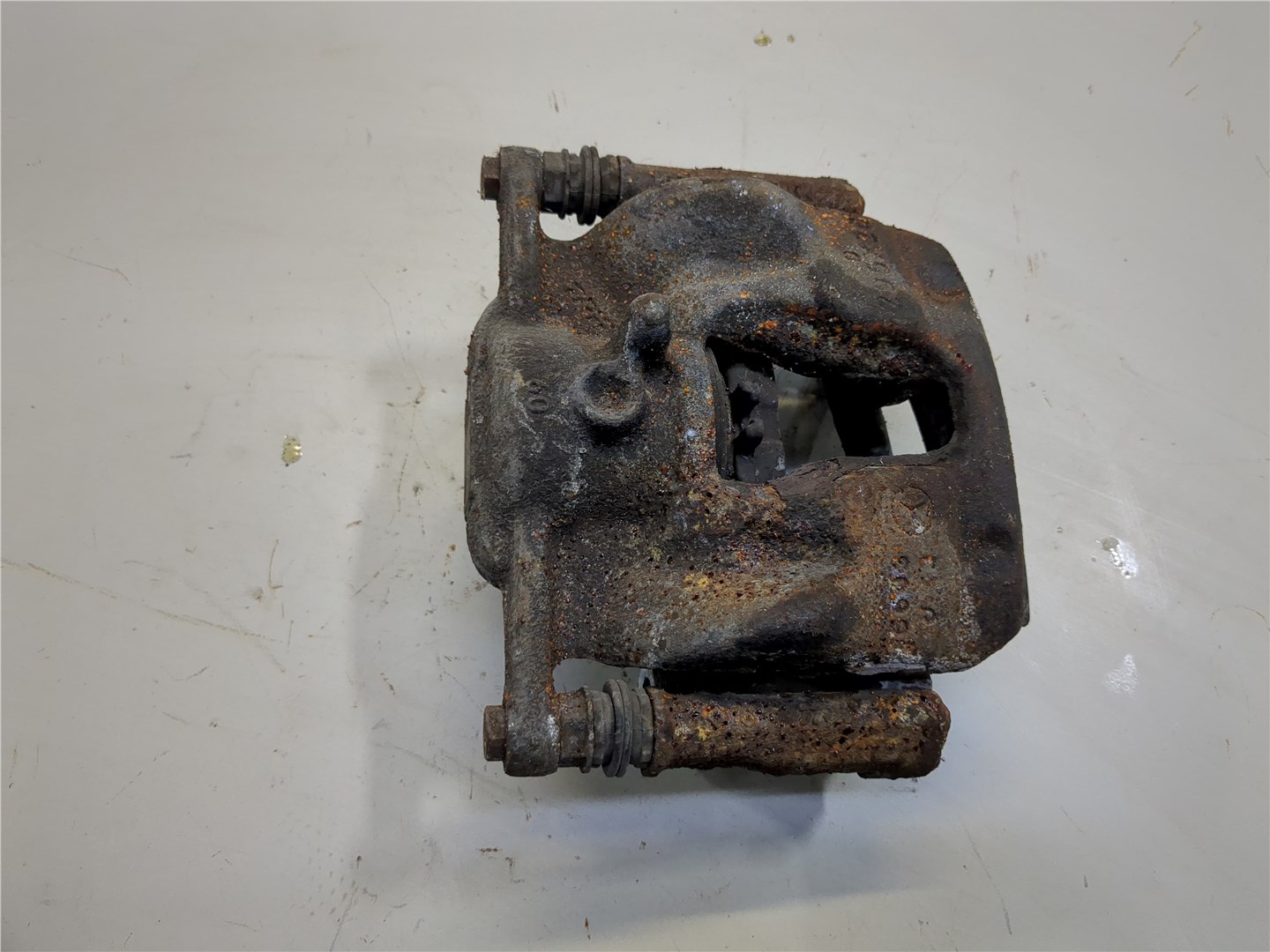 Суппорт передний левый