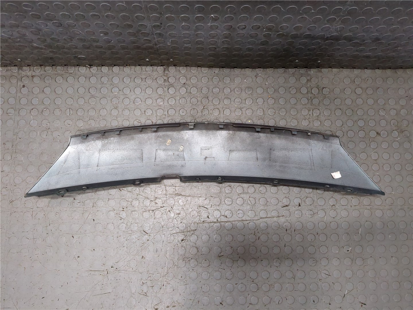 Кожух замка капота