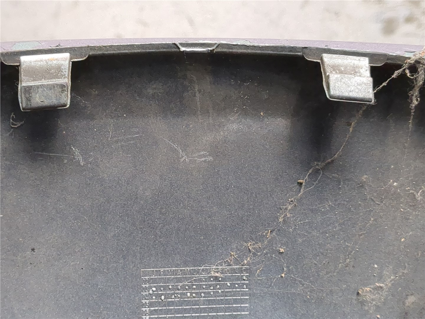 Кожух замка капота