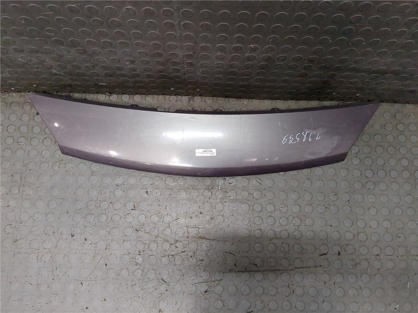 Кожух замка капота