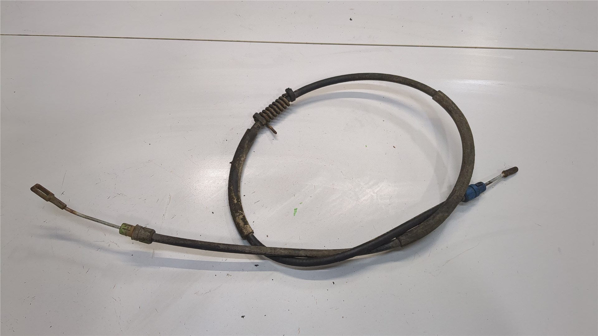 Трос стояночного тормоза