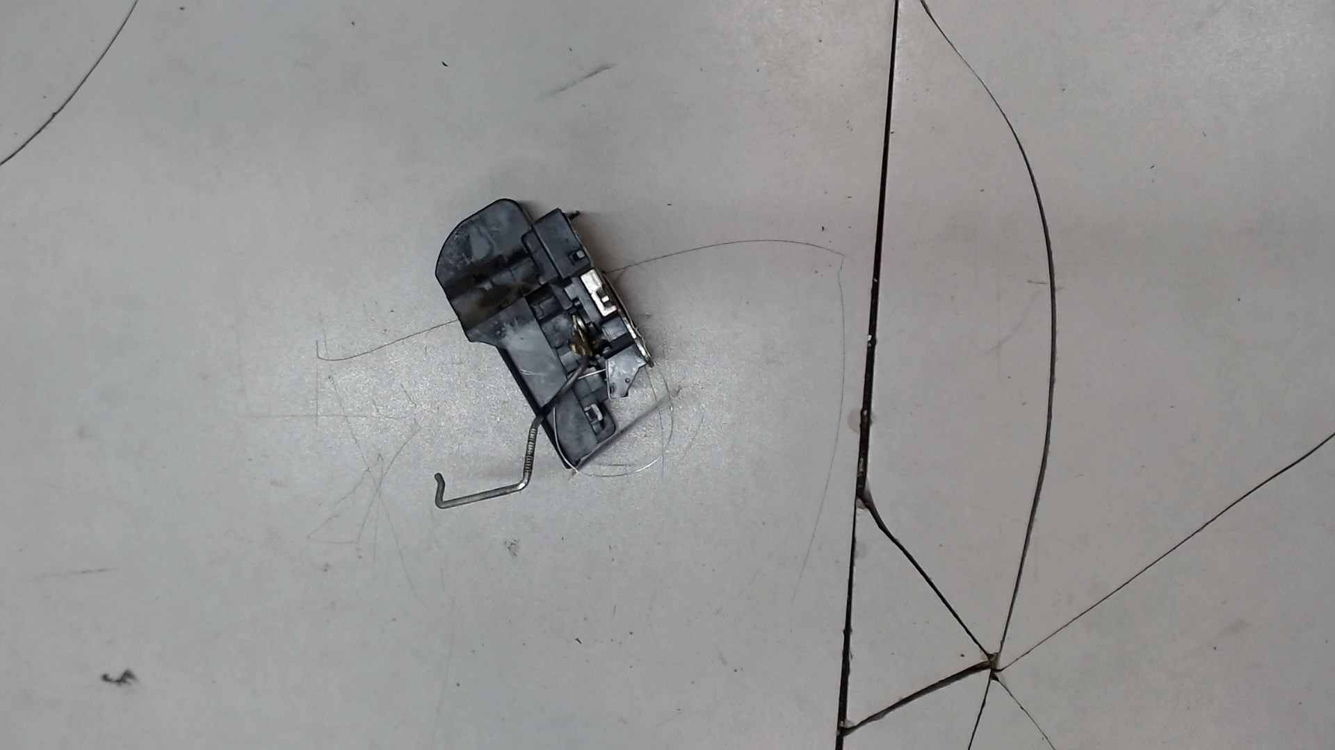 Замок двери задней левой