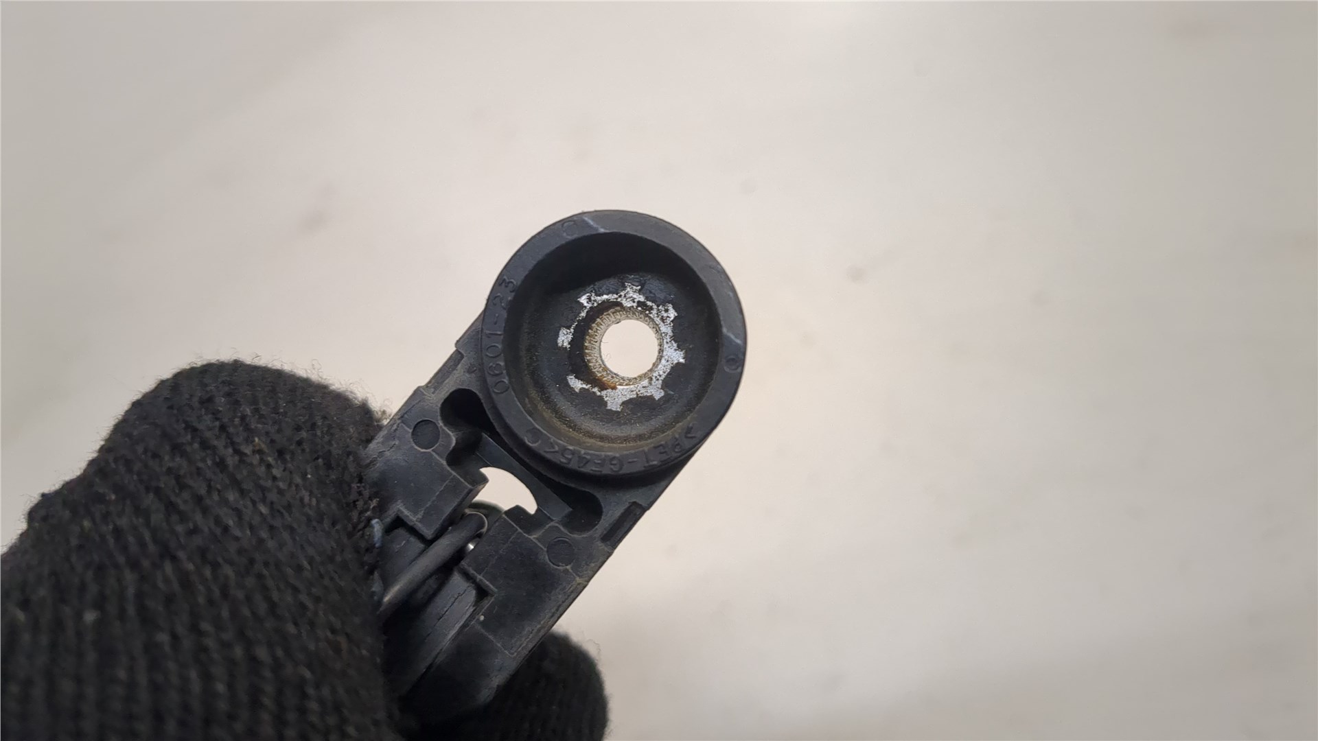 Поводок стеклоочистителя заднего