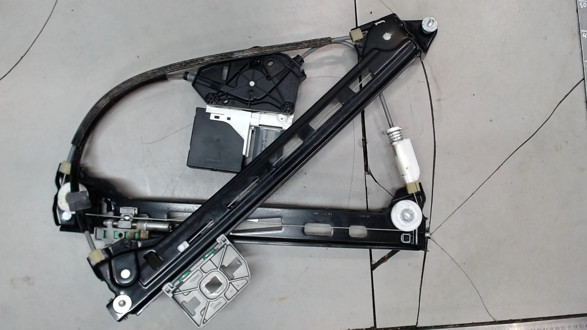 Стеклоподъемник электр. передний левый