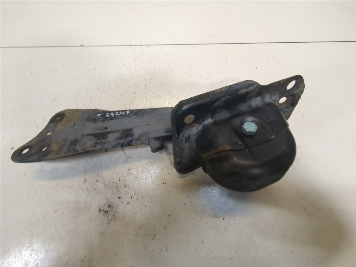 Рычаг задний левый