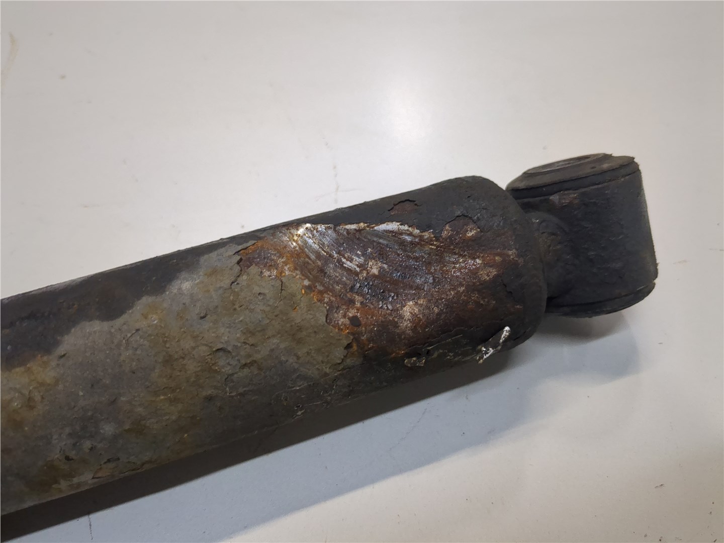 Амортизатор задний (стойка)