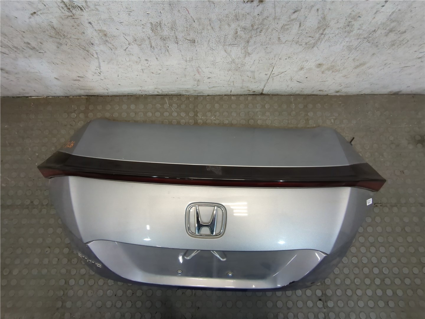 Дверь багажника