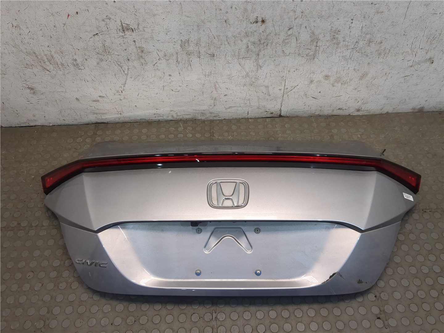 Дверь багажника