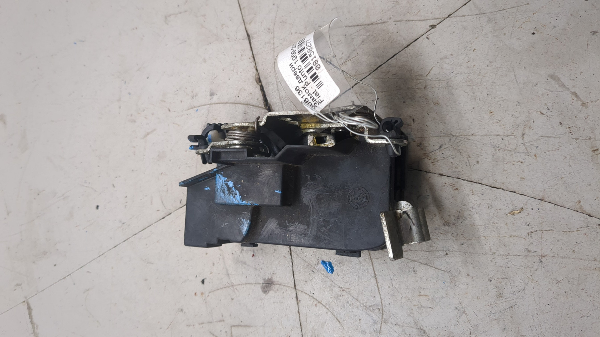 Замок двери задней левой