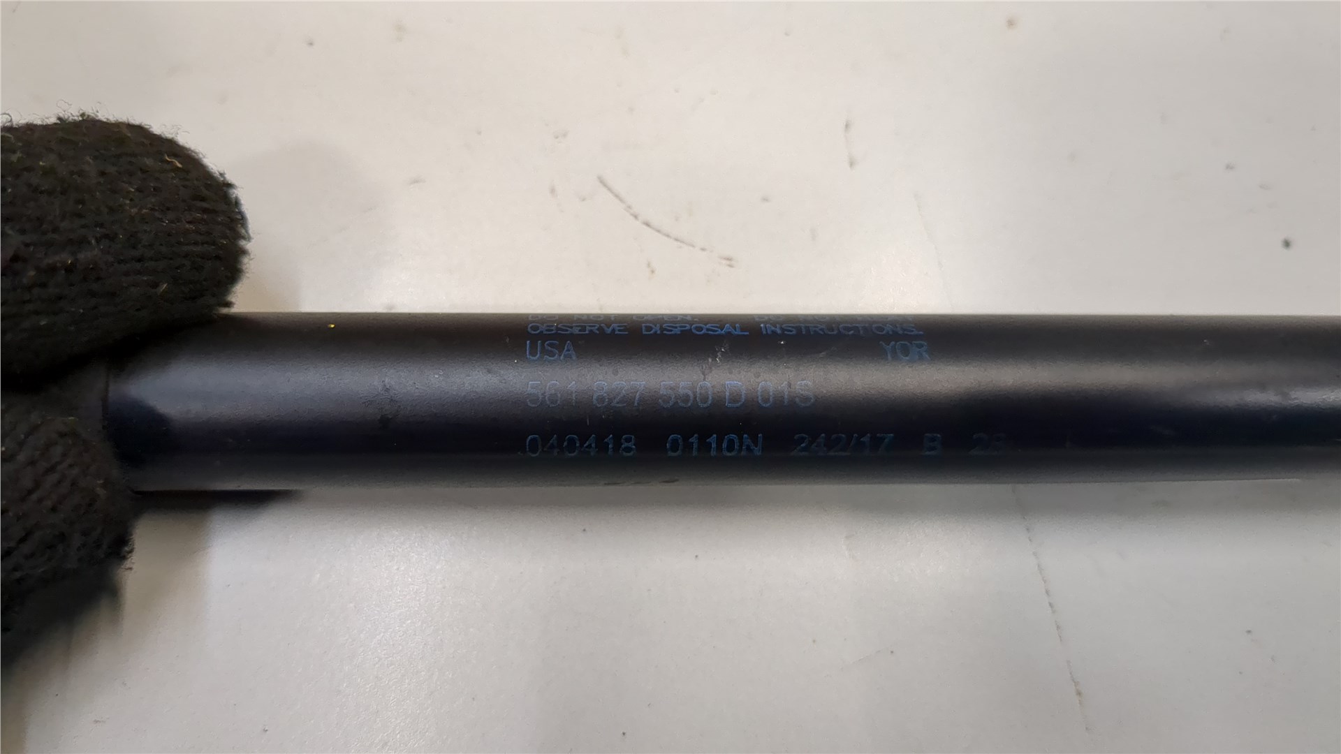 Амортизатор крышки багажника