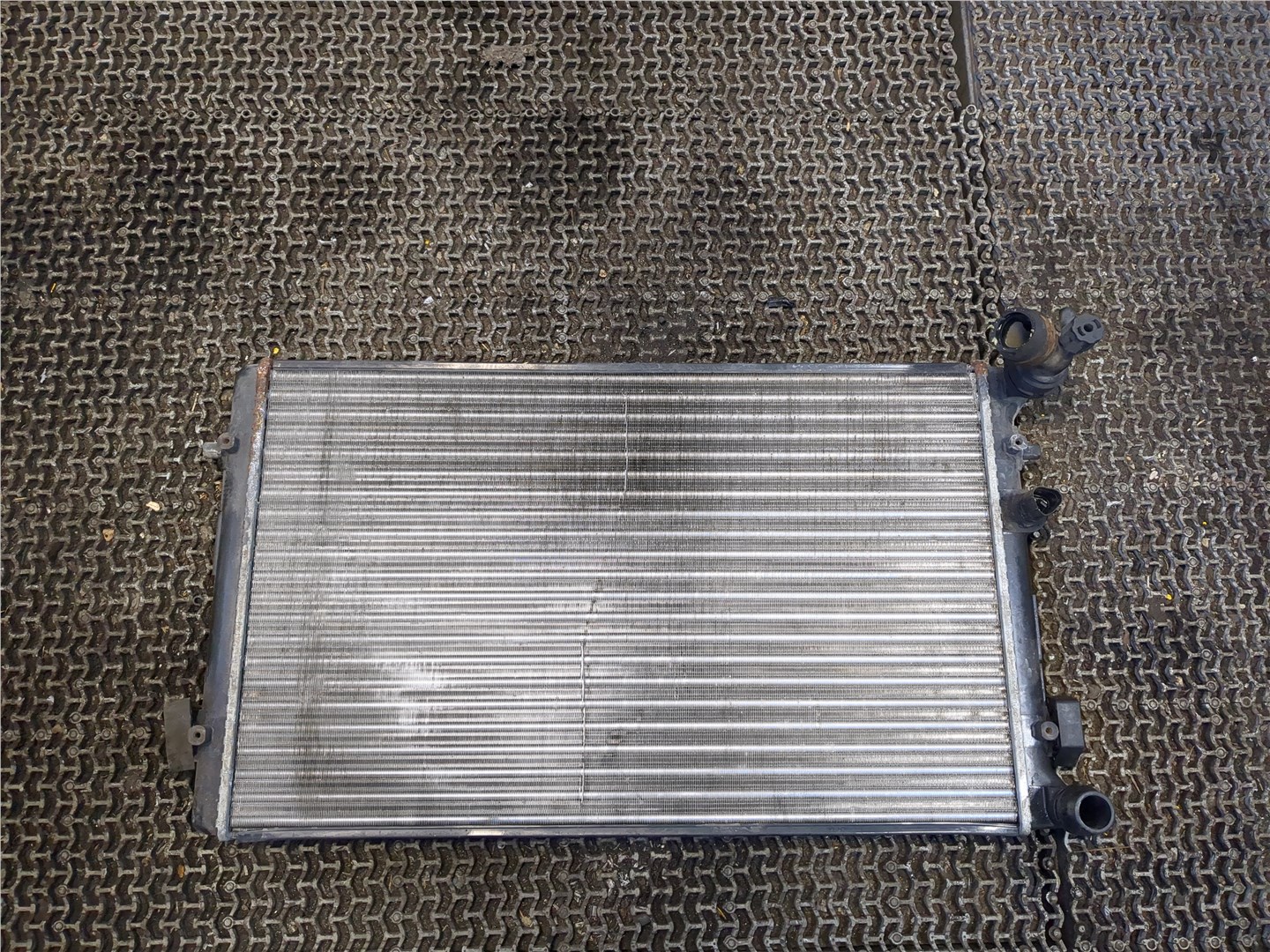 Радиатор охлаждения двигателя основной