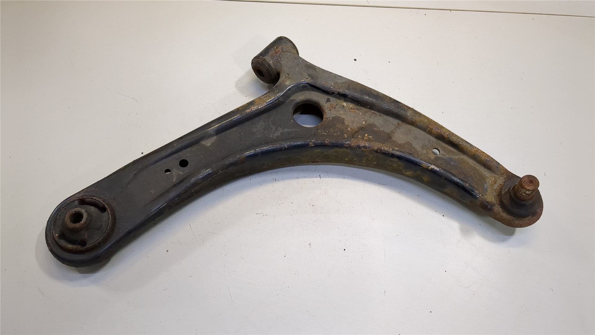 Рычаг передний правый