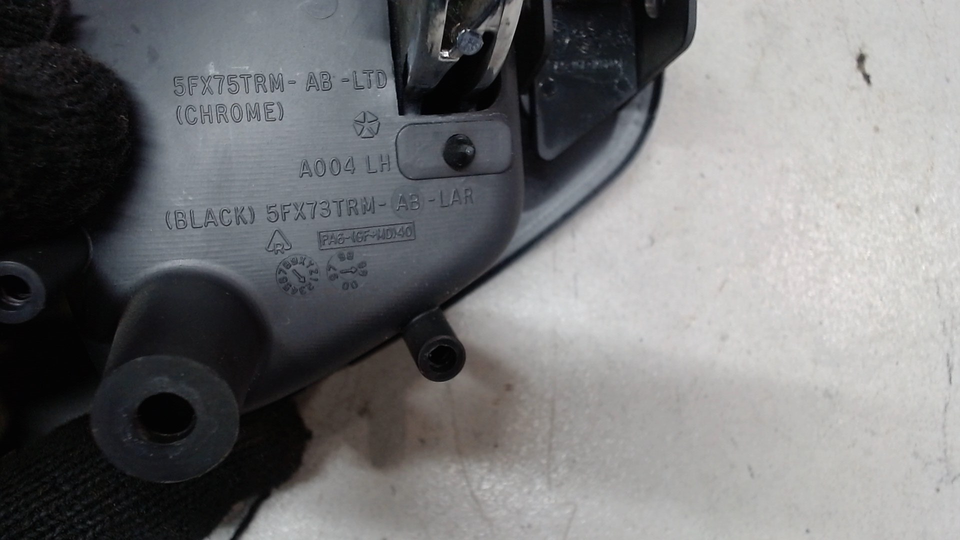 Ручка двери передней внутренняя левая