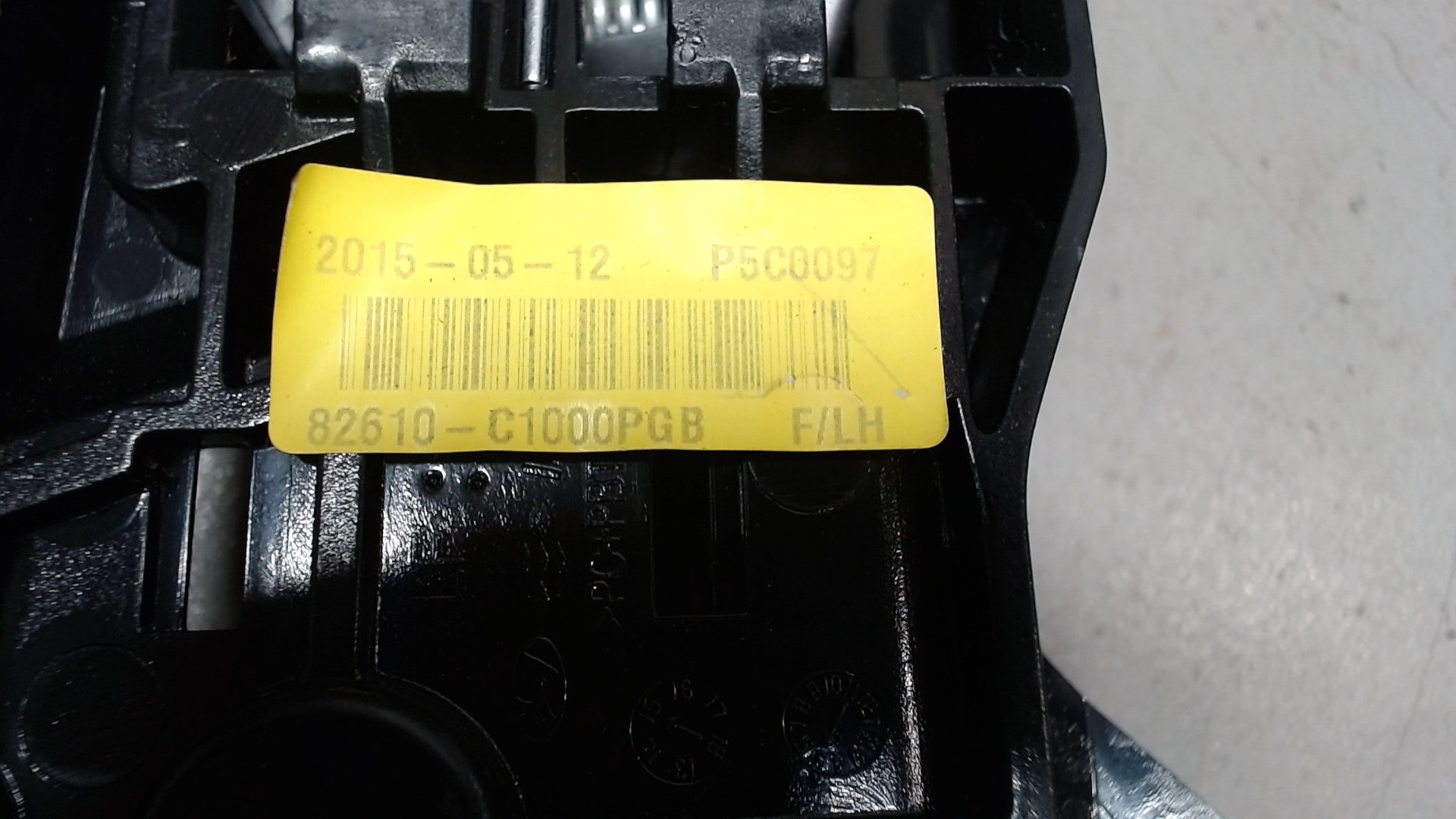 Ручка двери передней внутренняя левая