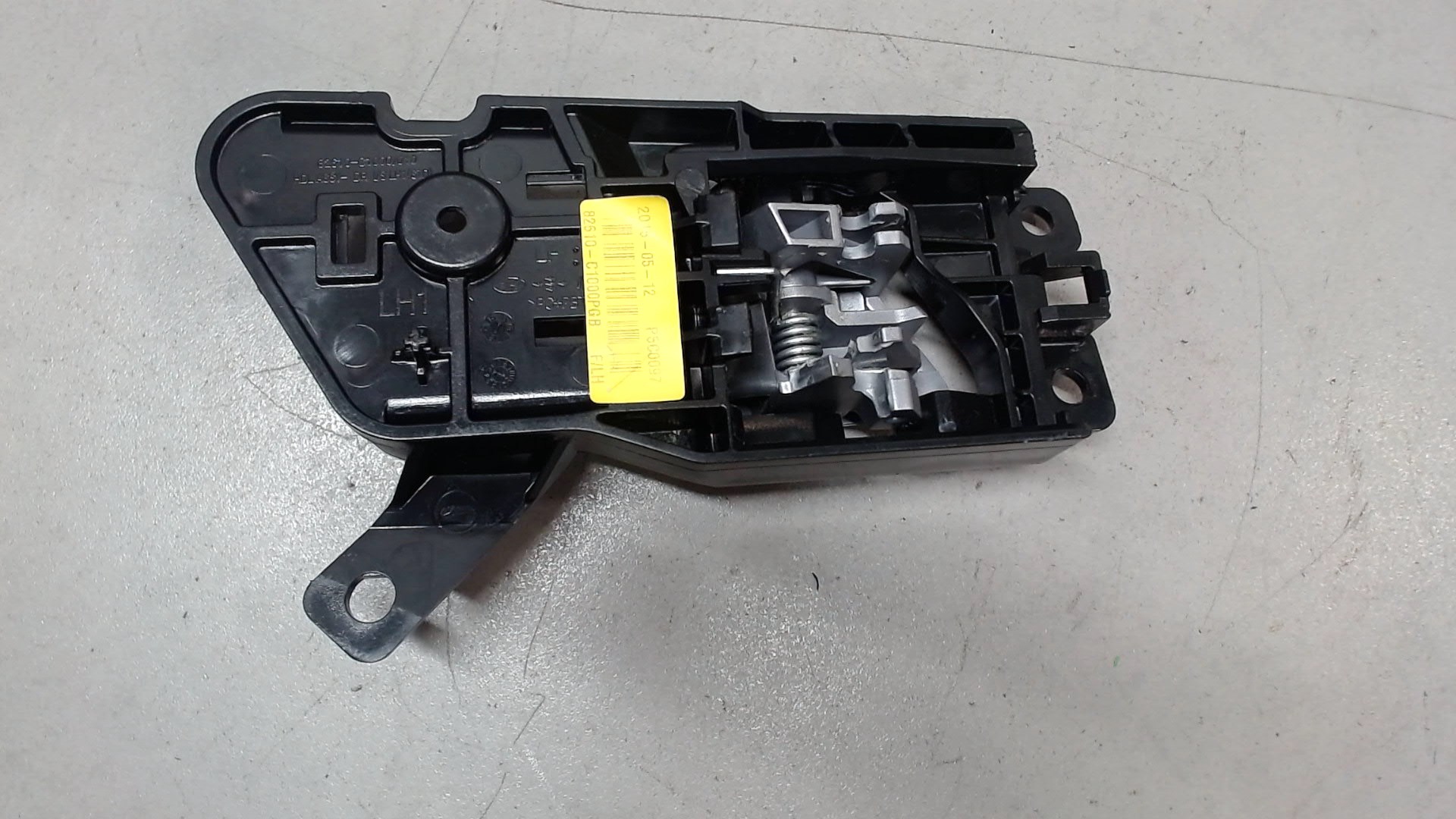 Ручка двери передней внутренняя левая