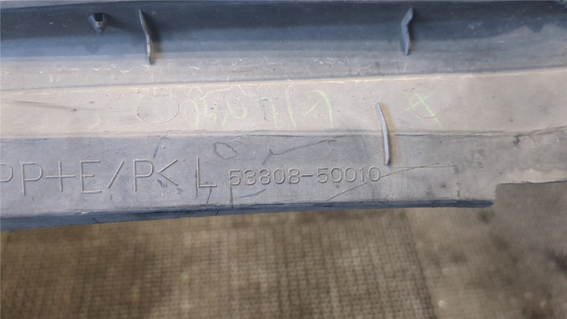 Накладка переднего крыла левого