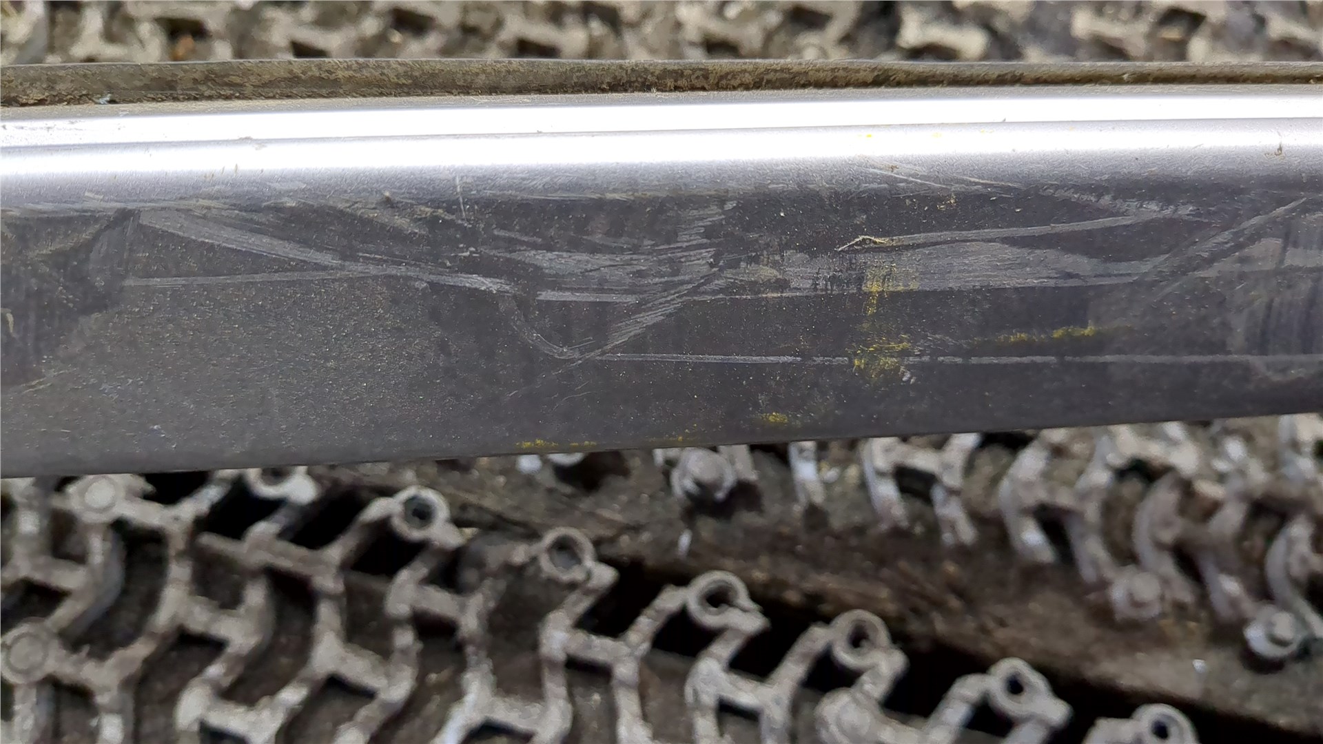 Рейлинг (релинг) левый (планка на крышу)