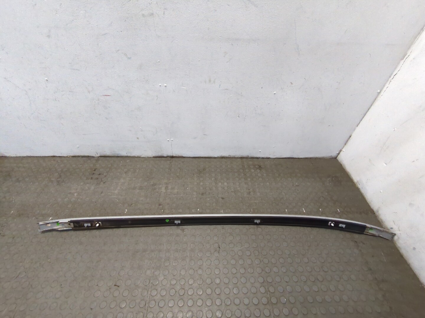 Рейлинг (релинг) левый (планка на крышу)