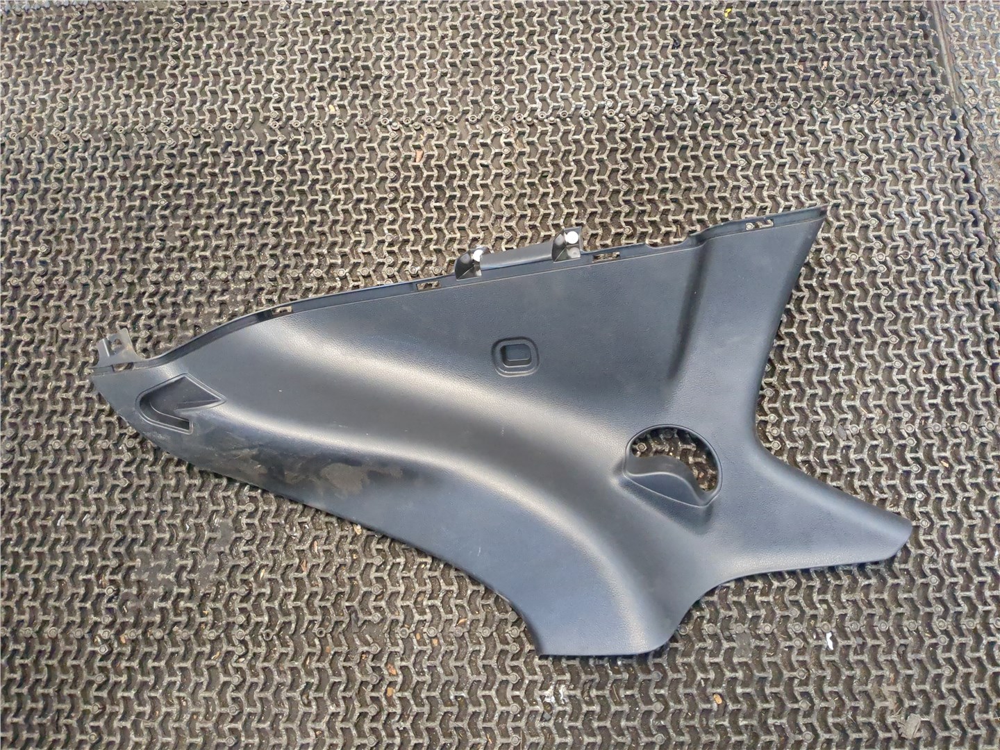 Обшивка багажника