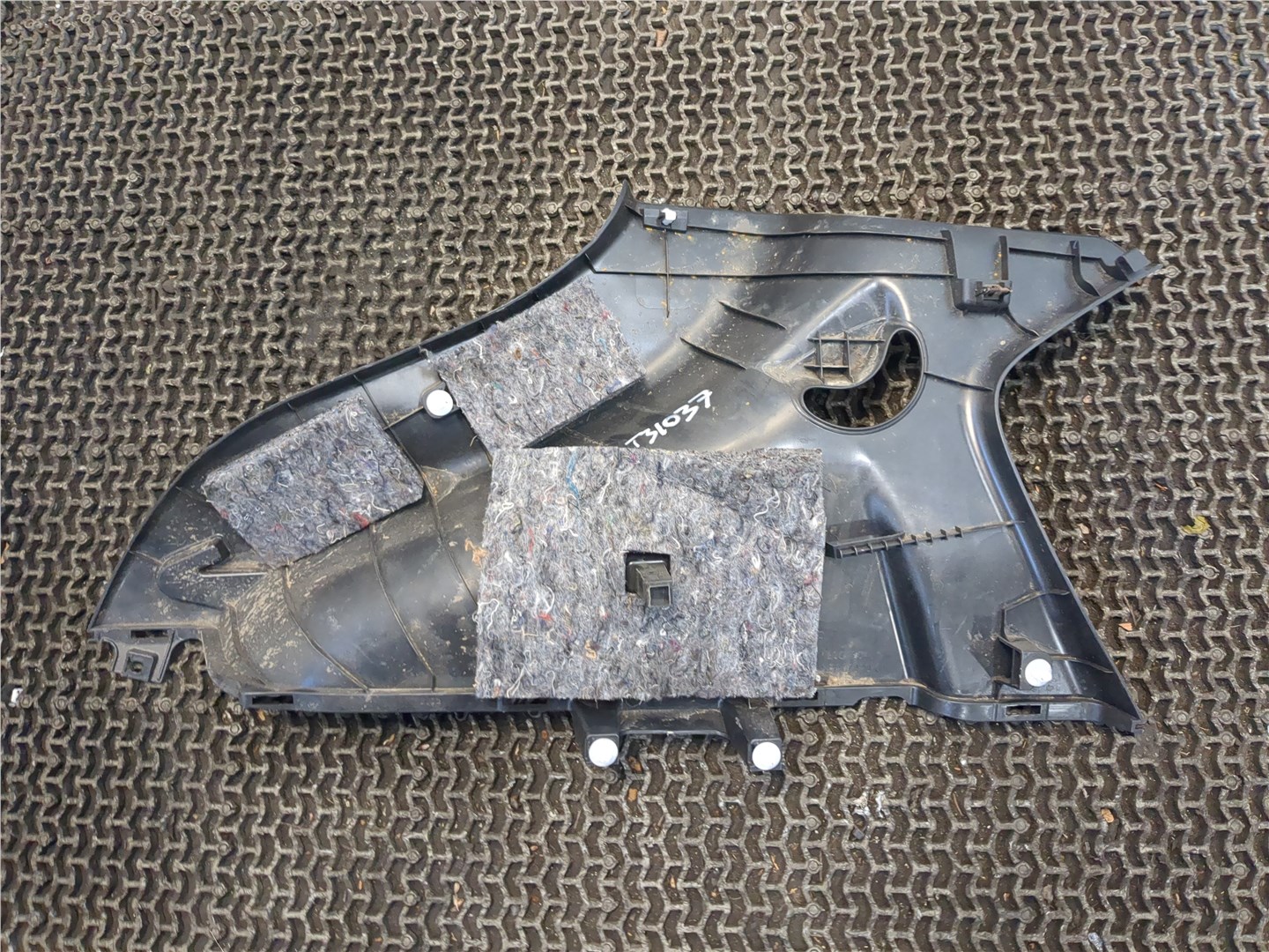 Обшивка багажника