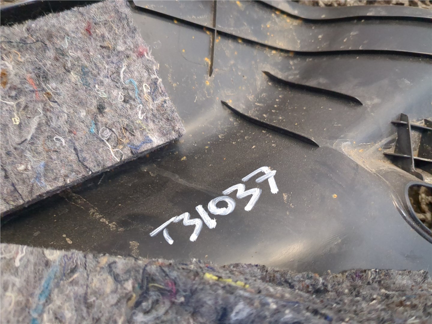 Обшивка багажника