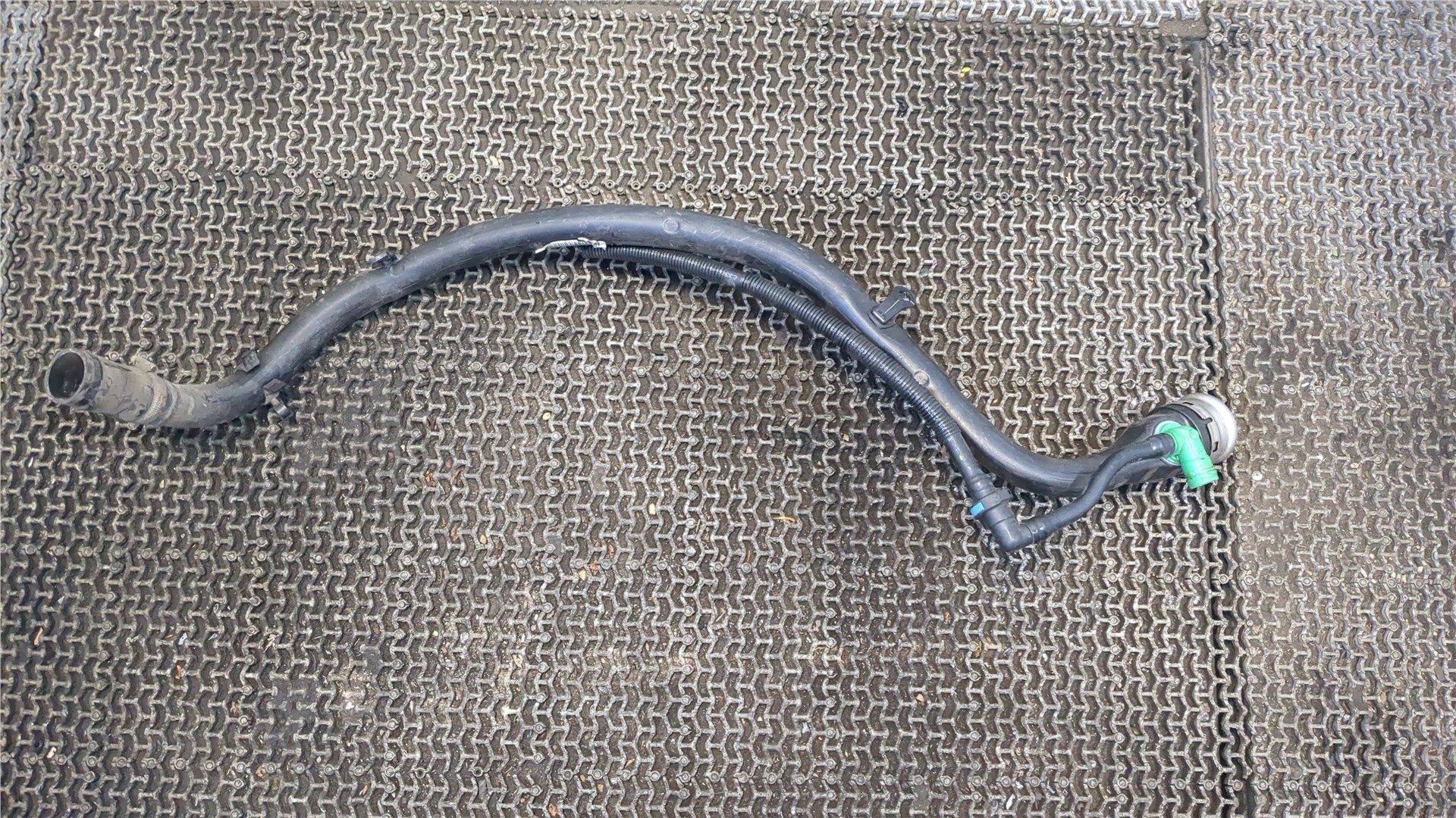 Горловина топливного бака