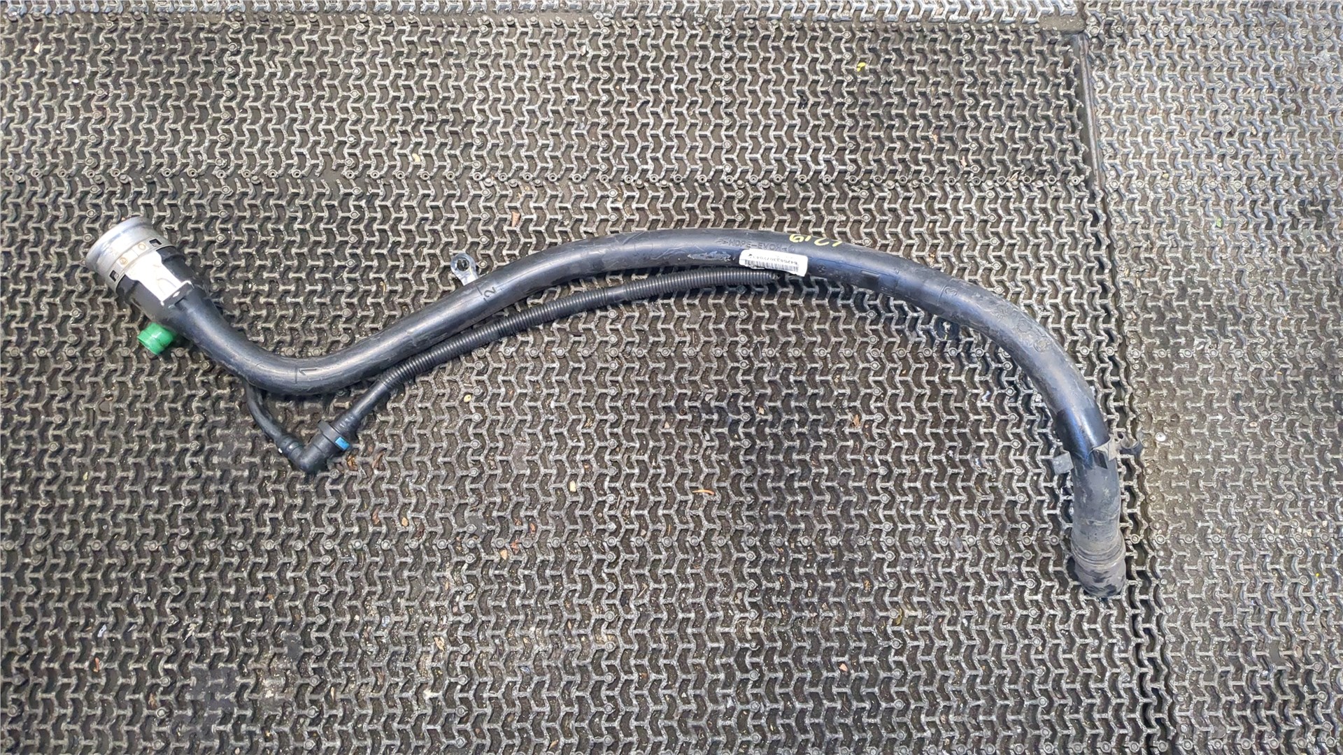 Горловина топливного бака