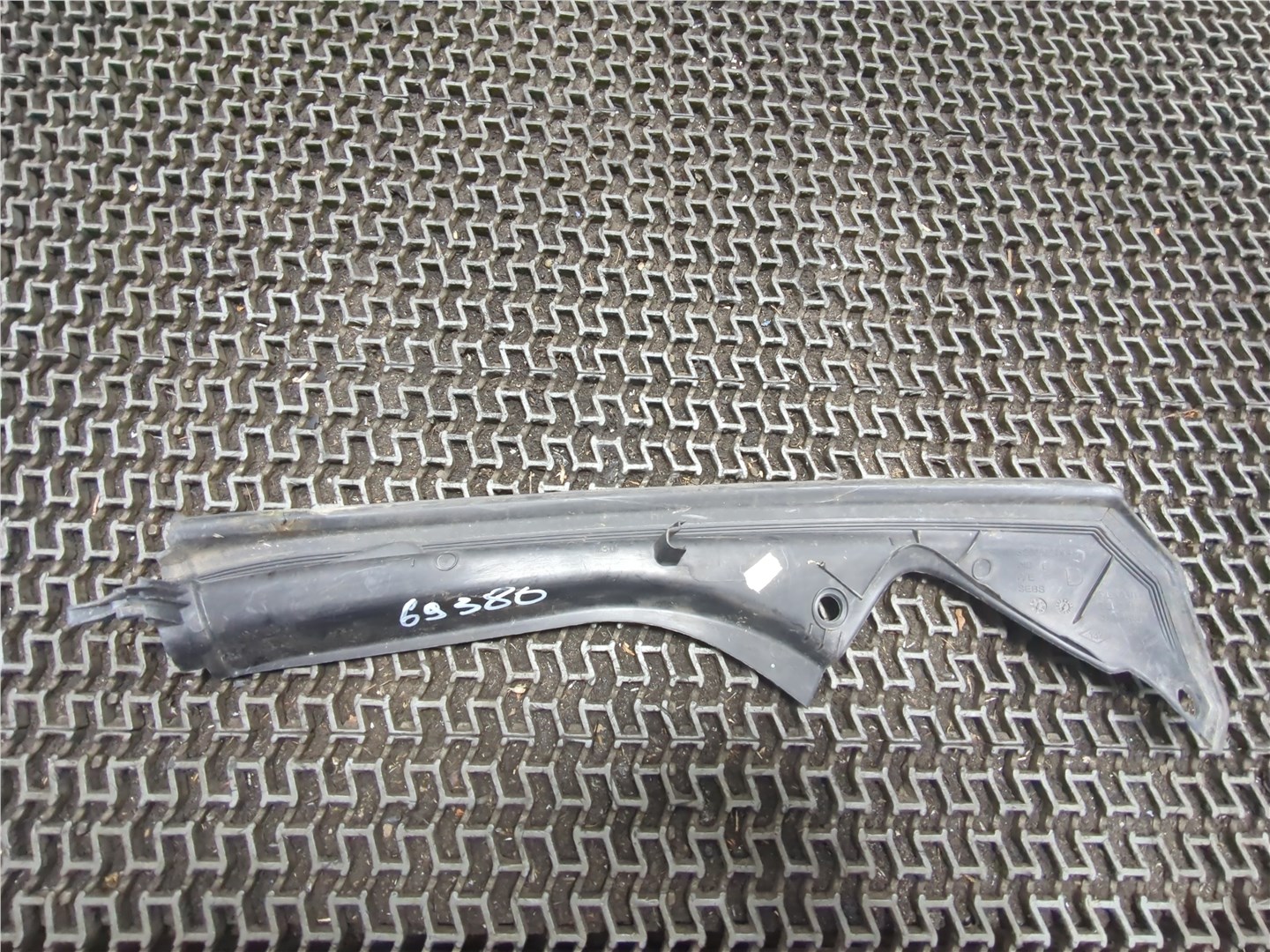 Решетка стеклоочистителей (Жабо)