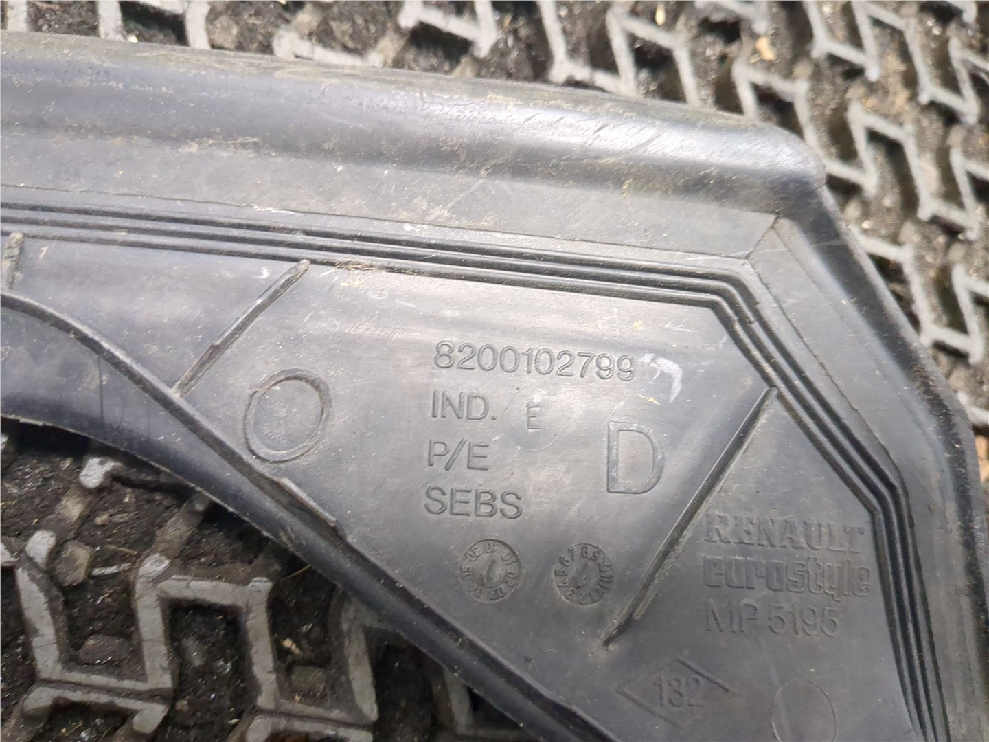 Решетка стеклоочистителей (Жабо)