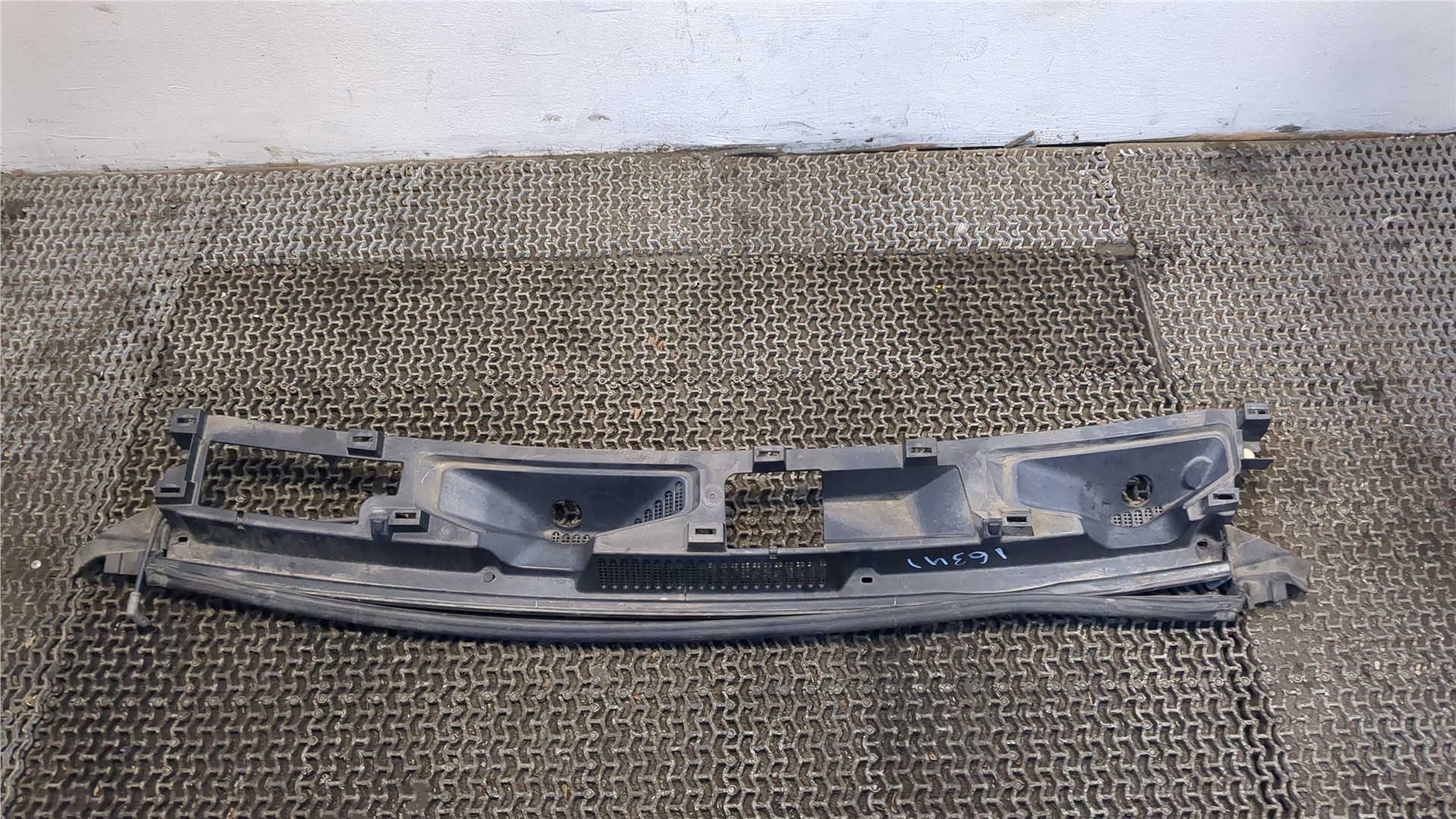 Решетка стеклоочистителей (Жабо)