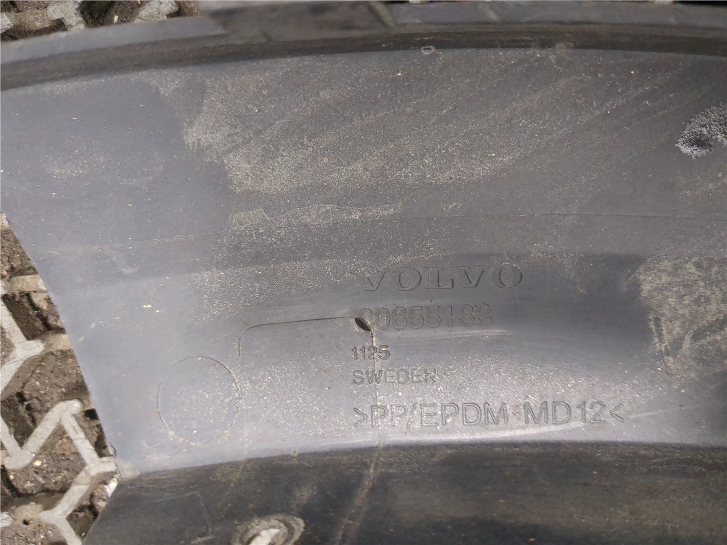 Накладка заднего крыла левого