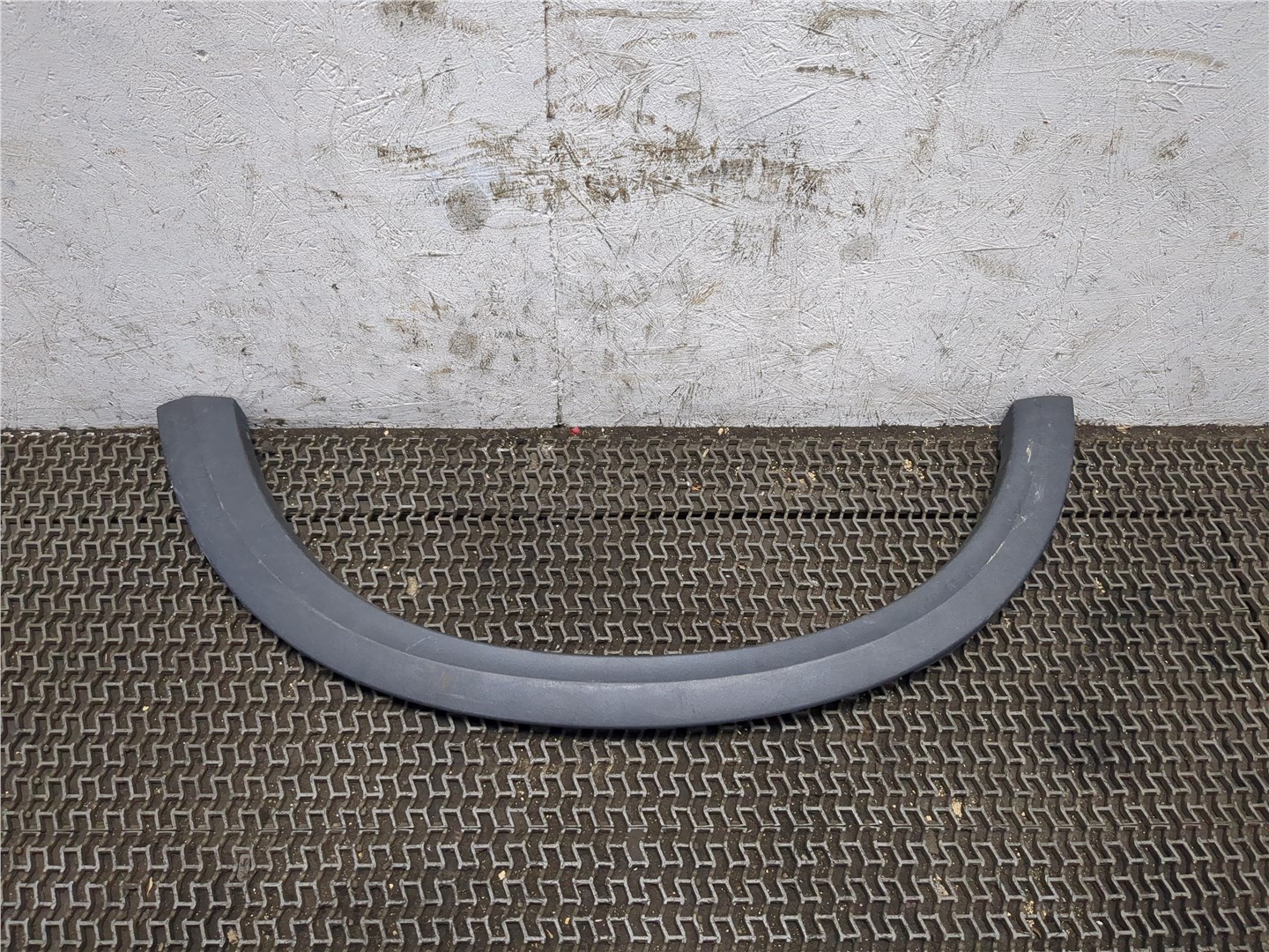 Накладка заднего крыла левого