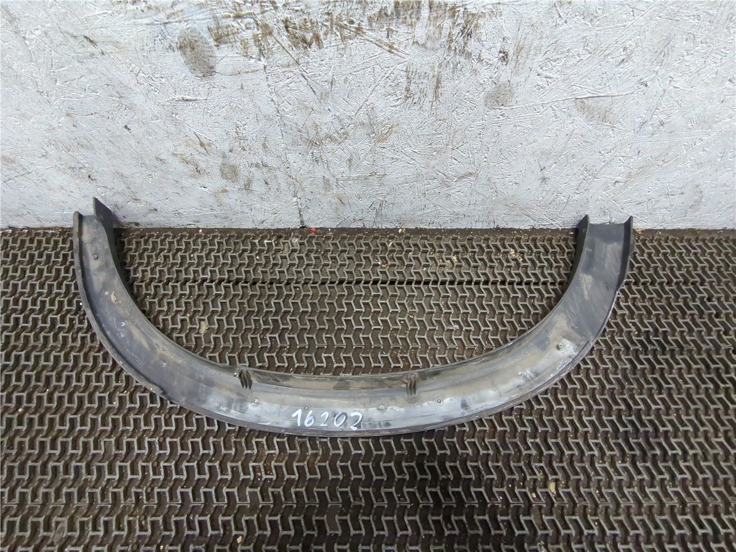 Накладка заднего крыла левого