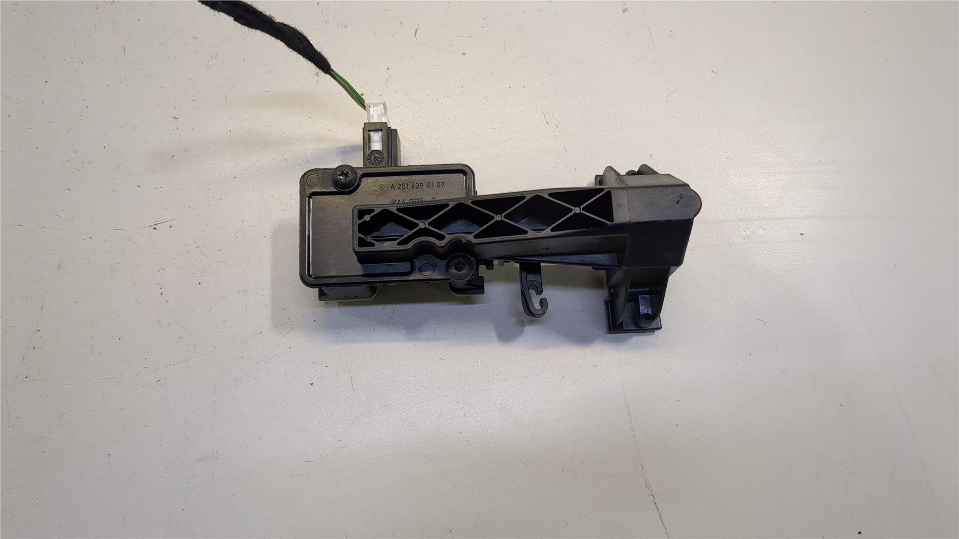 Активатор замка крышки бензобака