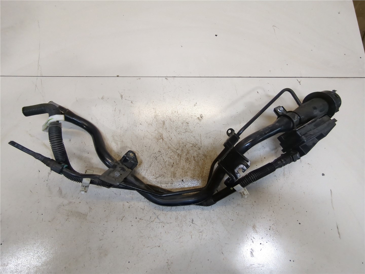 Горловина топливного бака