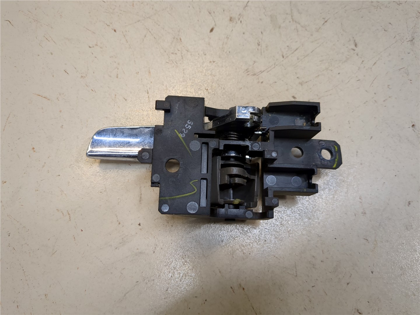 Ручка двери передней внутренняя правая