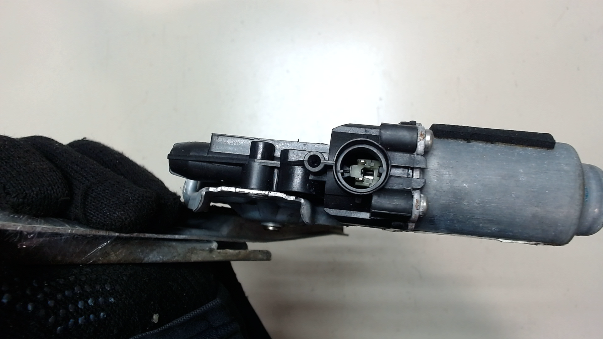 Стеклоподъемник электр. задний правый