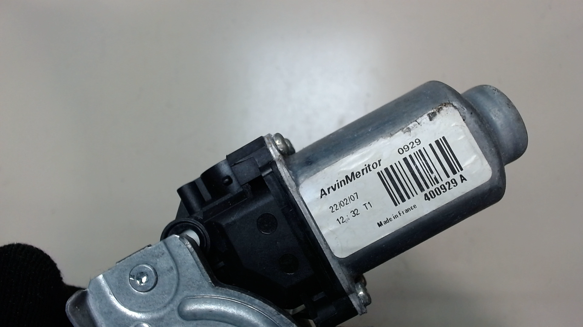 Стеклоподъемник электр. задний правый