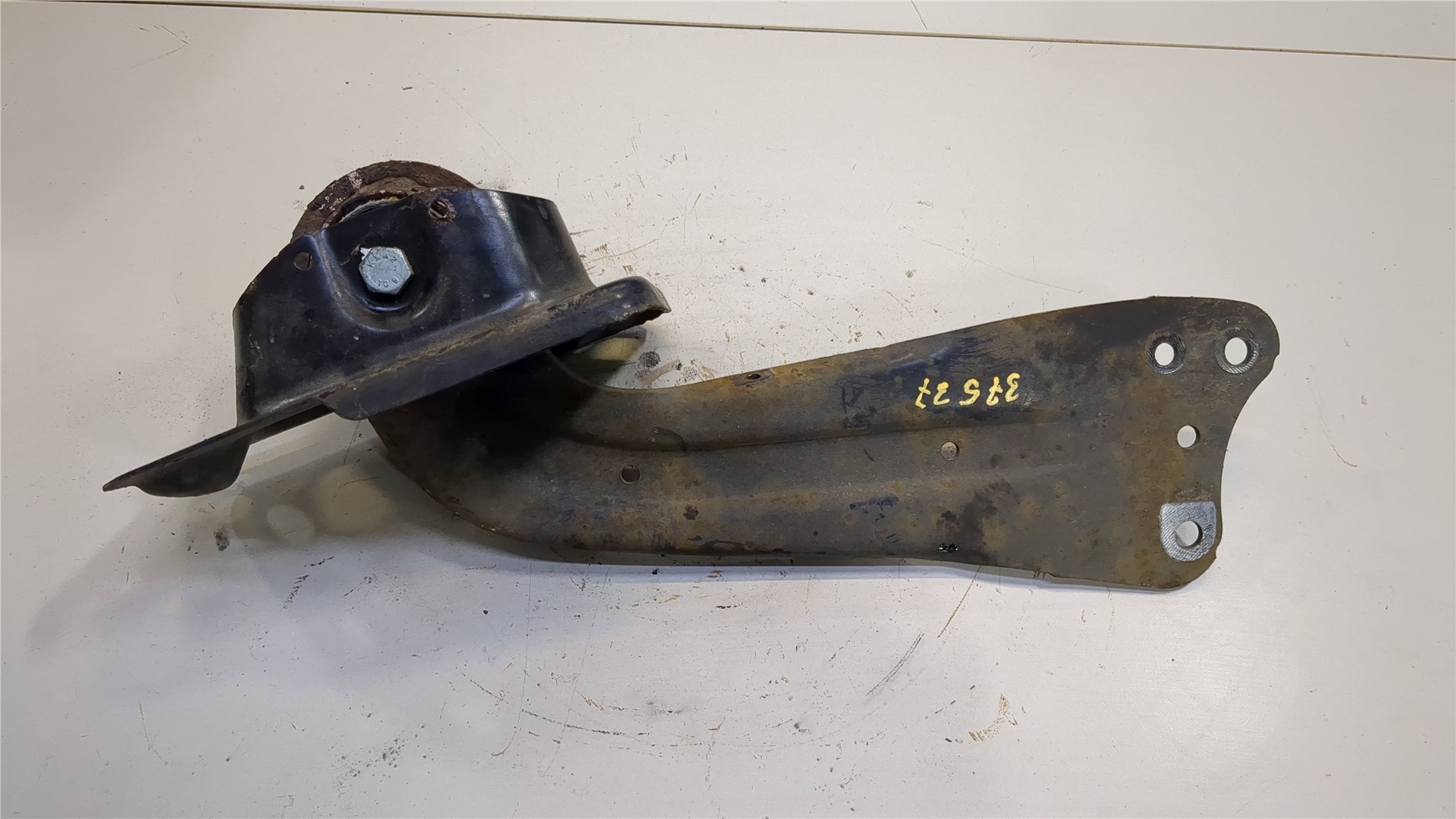 Рычаг задний левый