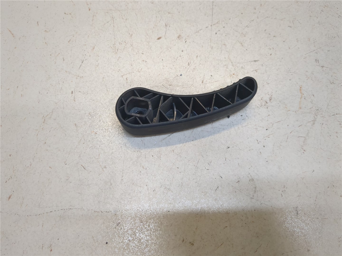 Ручка двери задней внутренняя левая