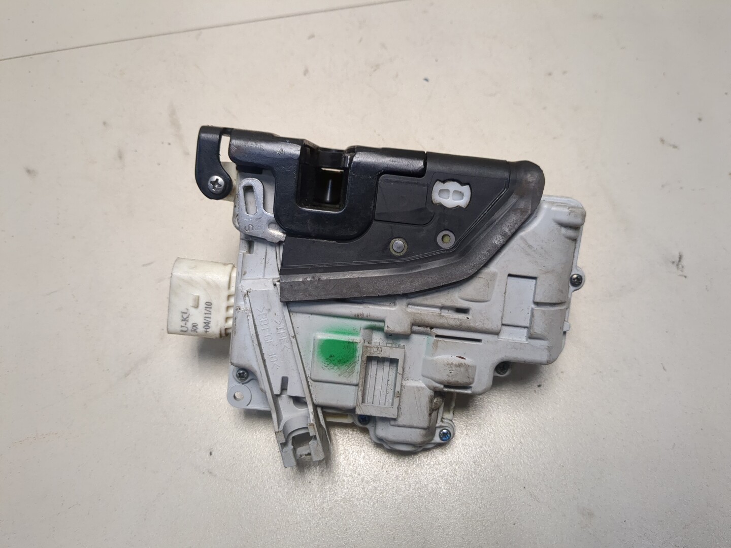 Замок двери задней левой