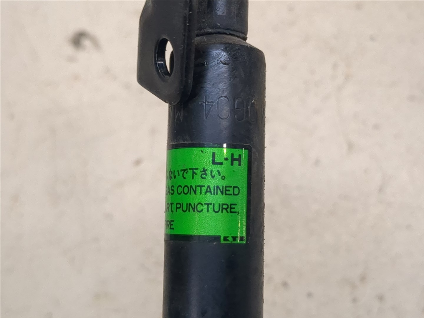 Амортизатор крышки багажника