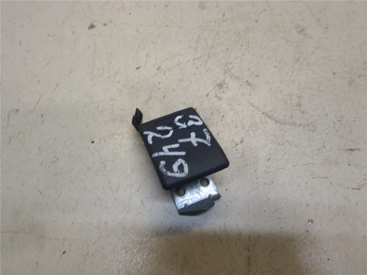 Ручка открывания капота