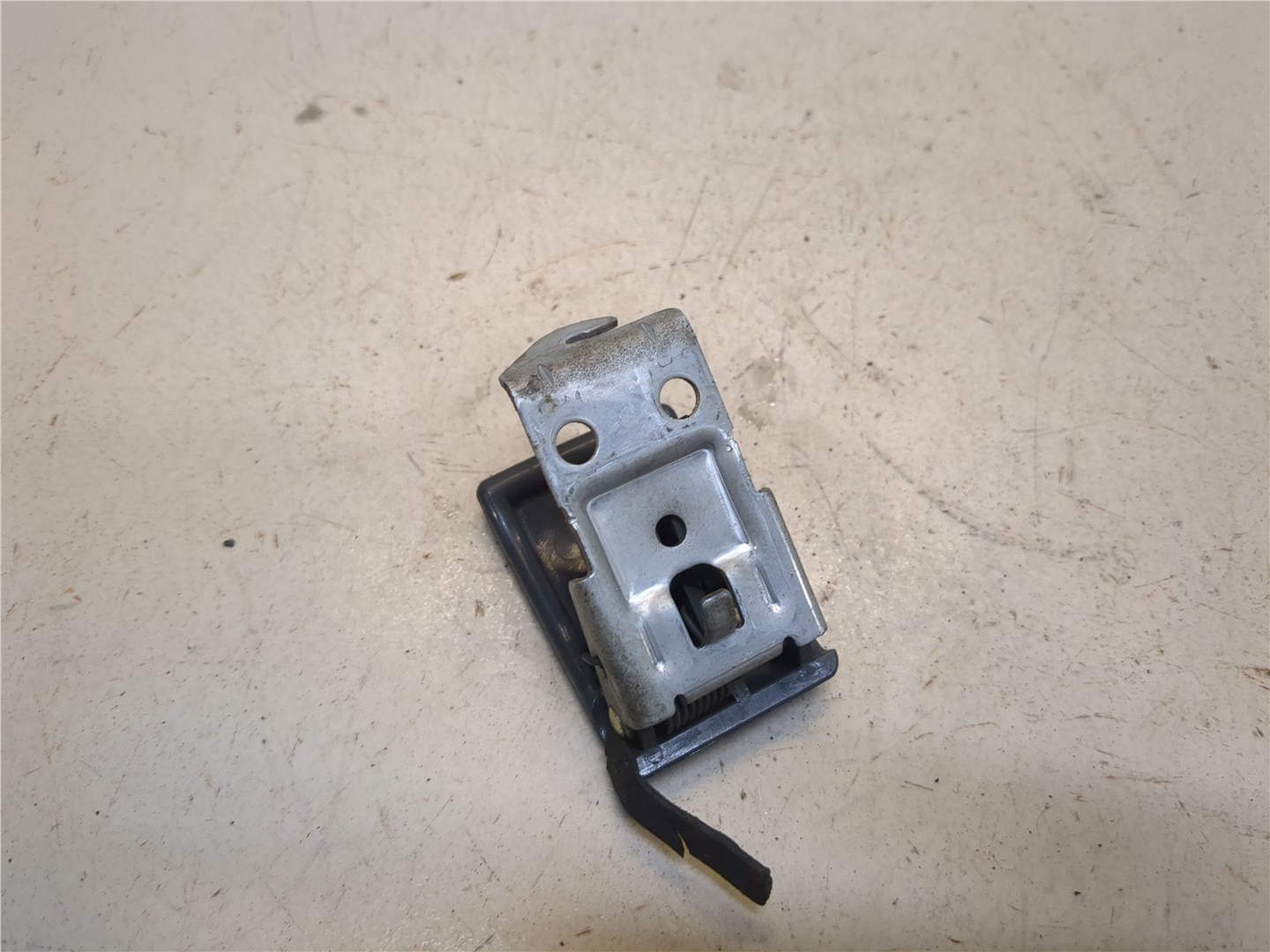 Ручка открывания капота